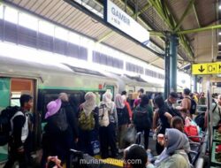 Arus Balik Nataru Masih Padat, Stasiun Jakarta Diprediksi Lebih Ramai Hari Ini