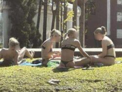 Bikini di Depan Kuil: Turis di Chiang Mai Picu Badai Budaya di Media Sosial