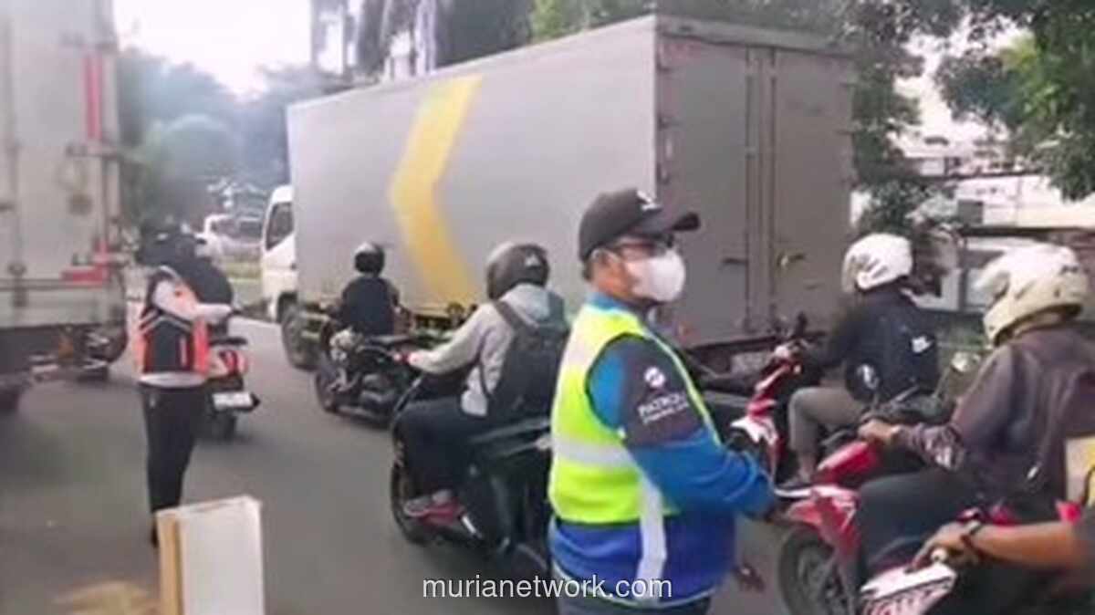 Truk Mogok di Daan Mogot Picu Kemacetan Panjang