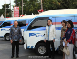 Presiden Prabowo Terima 35 Ambulans Astra di Malam Natal Nasional