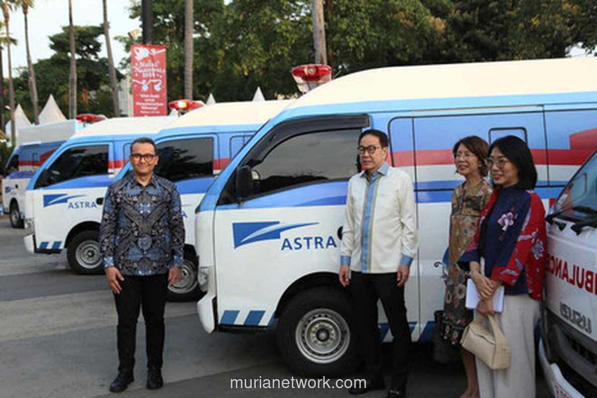 Presiden Prabowo Terima 35 Ambulans Astra di Malam Natal Nasional