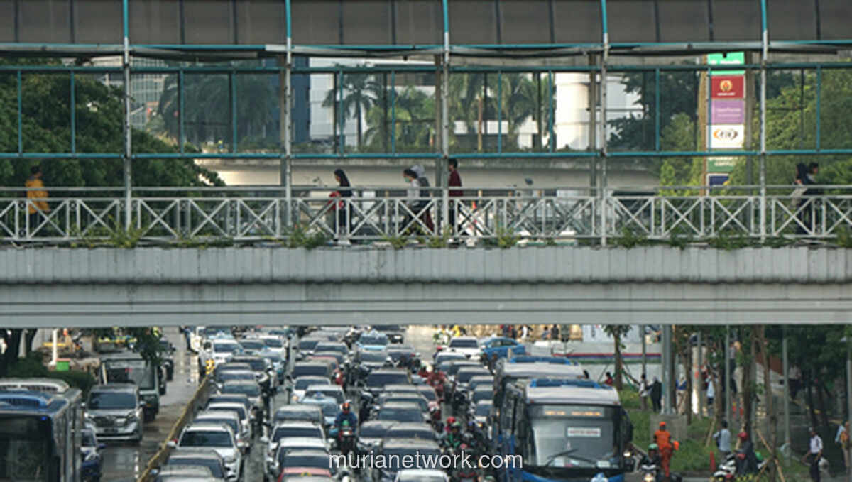 Kesepian di Atas JPO Kebon Manggis, Pria Ini Hanya Ingin Diperhatikan