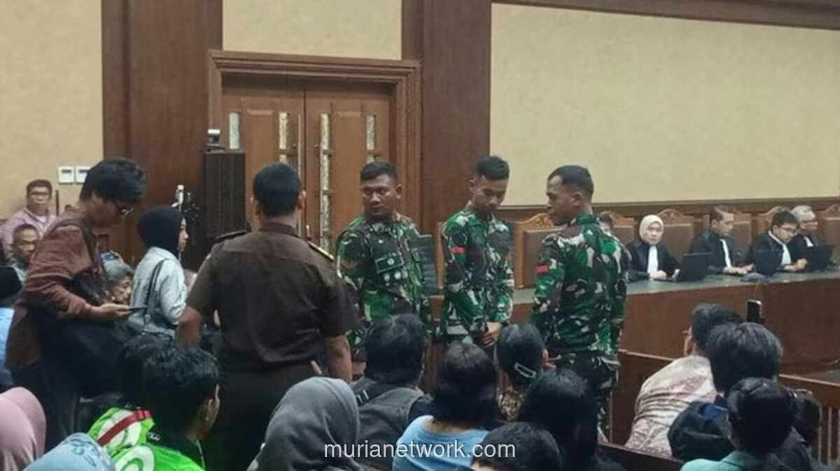Hakim Tipikor Tegur Prajurit TNI yang Hadir di Sidang Kasus Nadiem