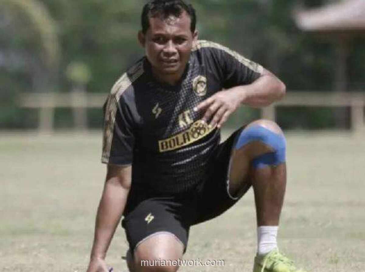 Duka di Gajayana: Asisten Pelatih Arema FC Wafat Usai Kolaps di Pinggir Lapangan