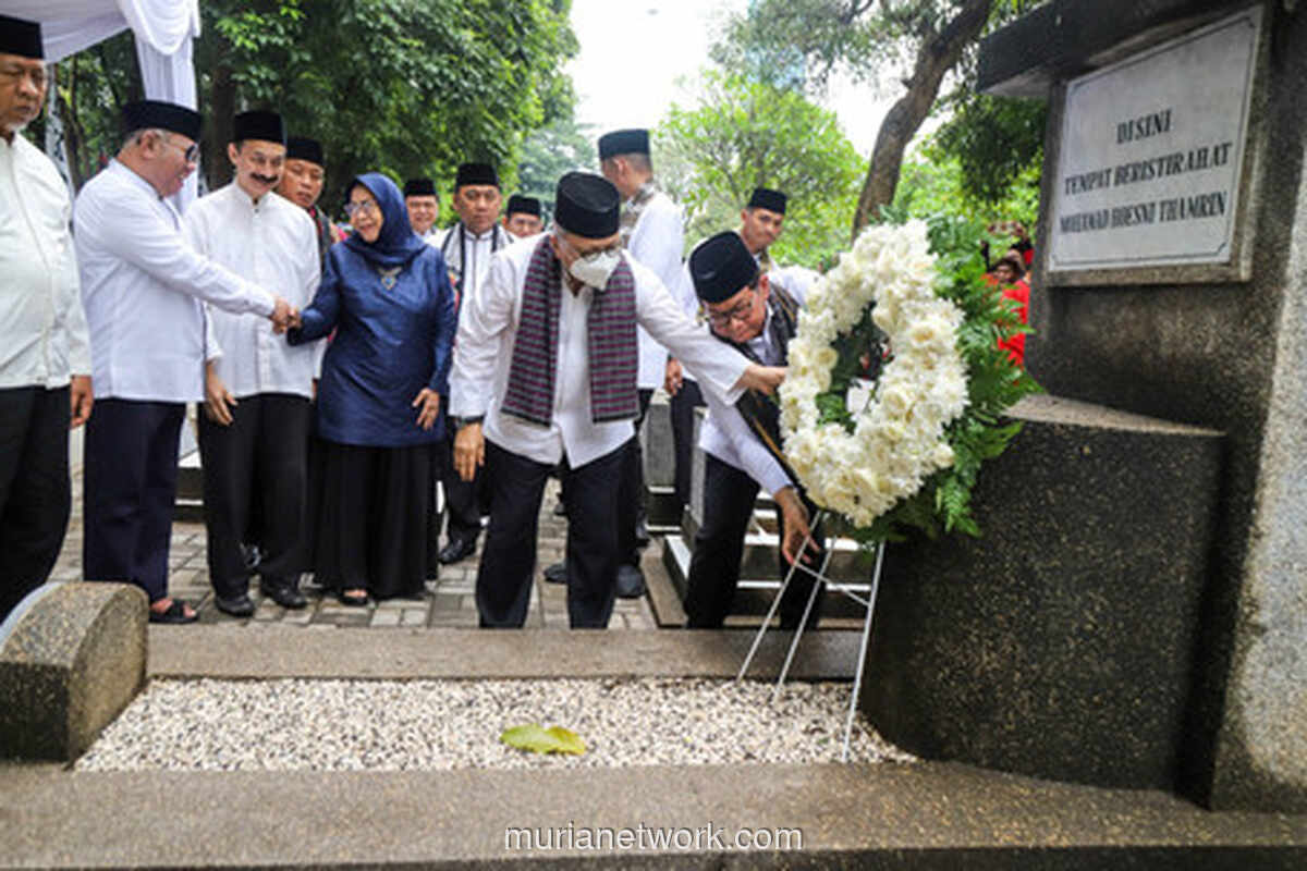 Pramono Anung dan Tokoh Betawi Ziarah ke Makam M.H. Thamrin