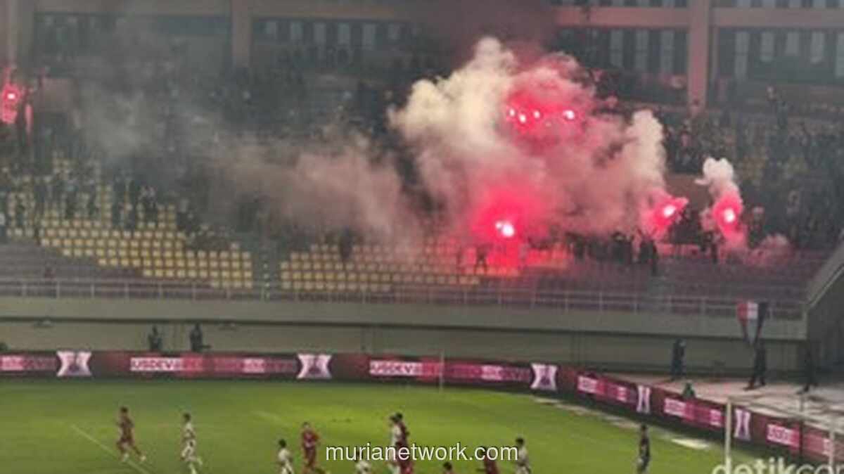 Ricuh di Tribun Manahan, 23 Suporter Diamankan Bawa Flare dan Petasan
