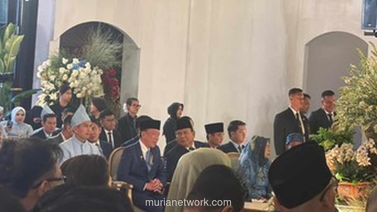 Momen Haru Prabowo dan Obrolan Akrabnya dengan Jokowi di Pernikahan Sekpri