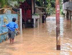 Banjir 120 Sentimeter Masih Rendam Permukiman di Pejaten Timur