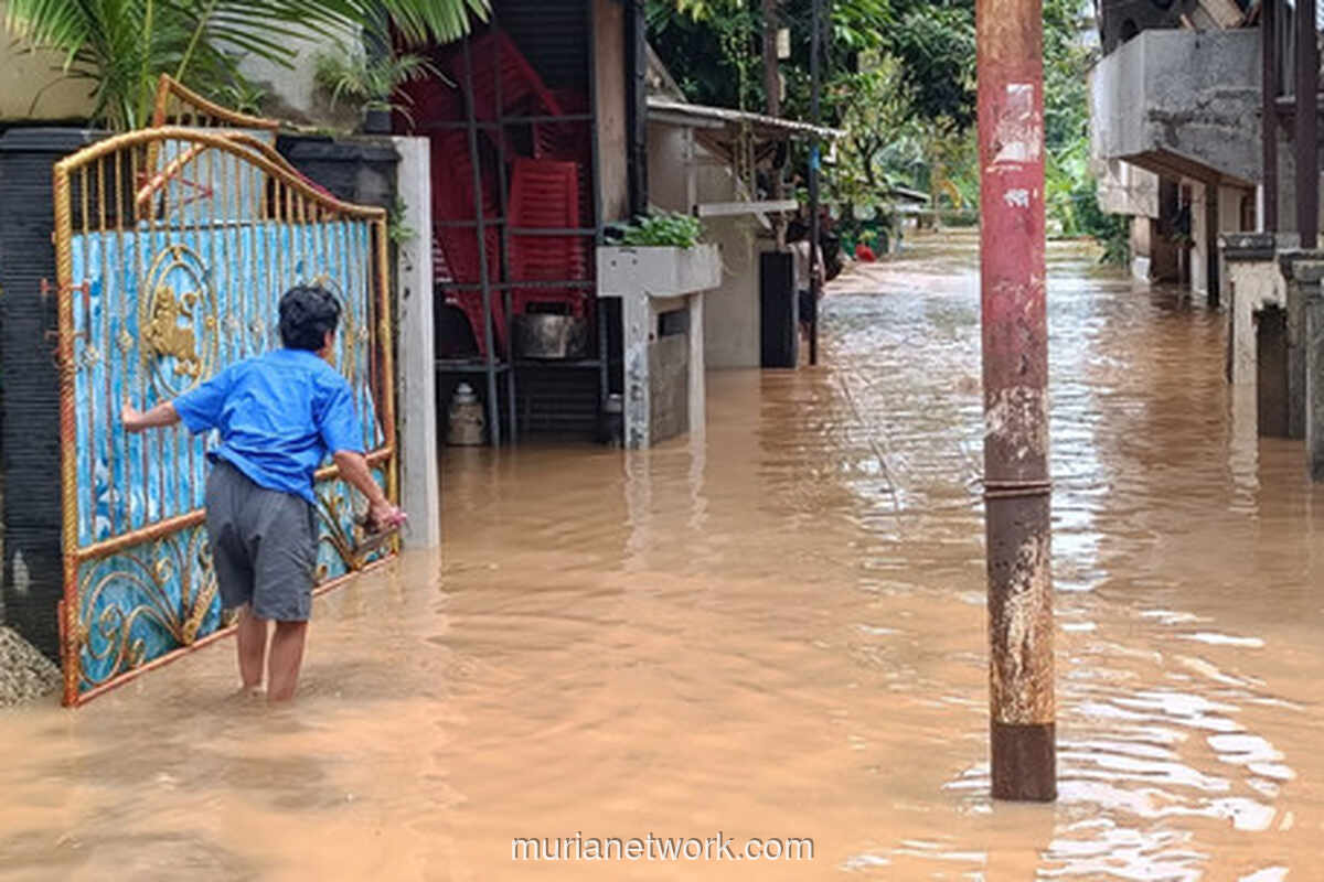 Banjir 120 Sentimeter Masih Rendam Permukiman di Pejaten Timur
