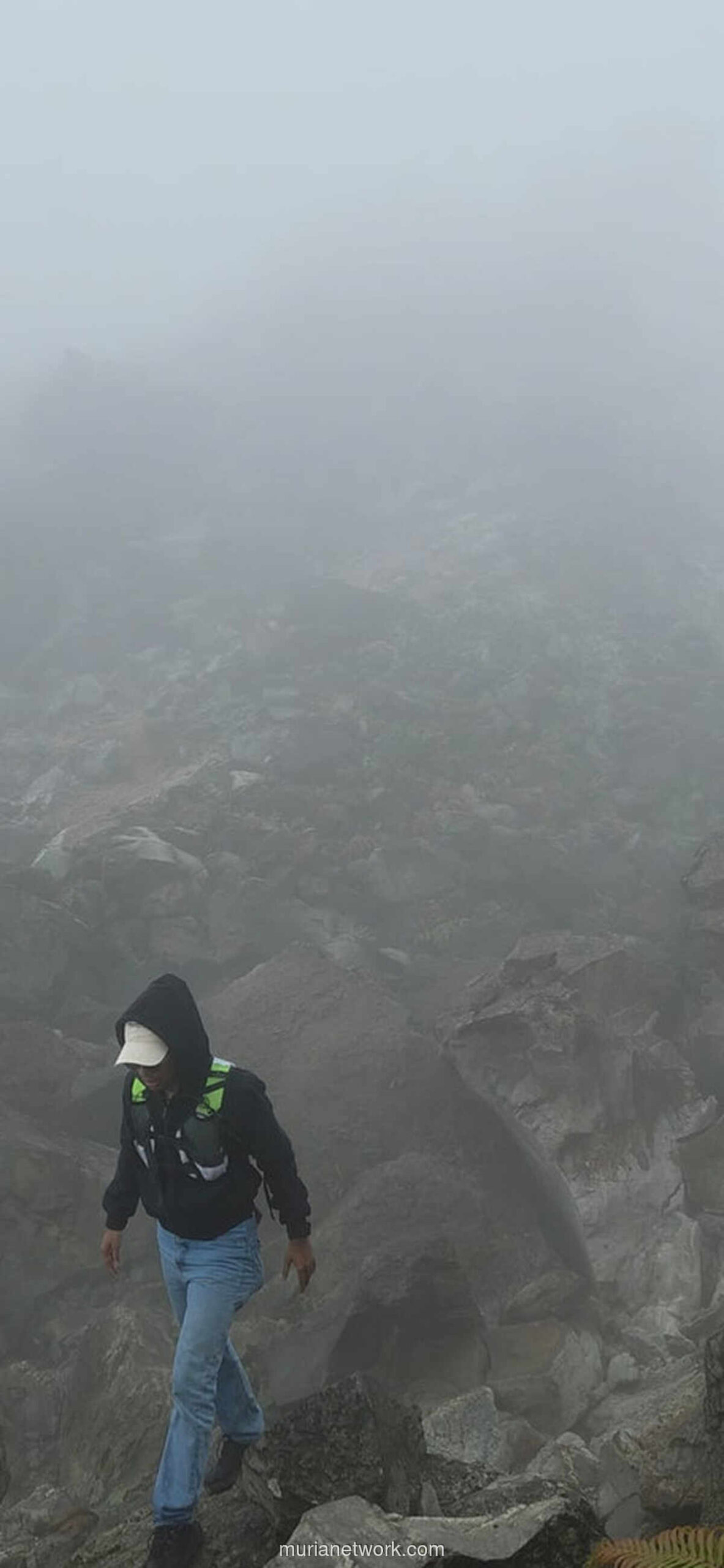 Ranaka: Puncak yang Hanya Awal, Kawah yang Uji Nyali