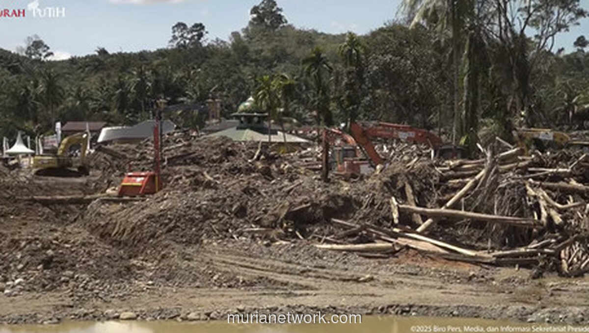 Prabowo Tegaskan Penanganan Banjir Bandang Sumatera Tak Perlu Label Bencana Nasional