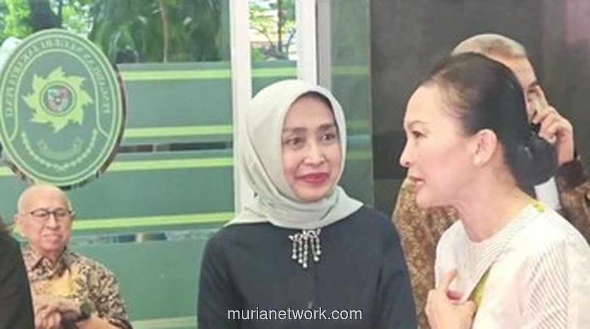Mantan Dirut ASDP Ira Puspadewi Hadiri Sidang Nadiem, Dukungan untuk Teman Lama di Tengah Gugatan