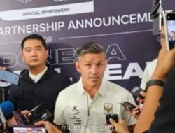 Herdman Berburu Amunisi Baru Timnas Indonesia ke Eropa