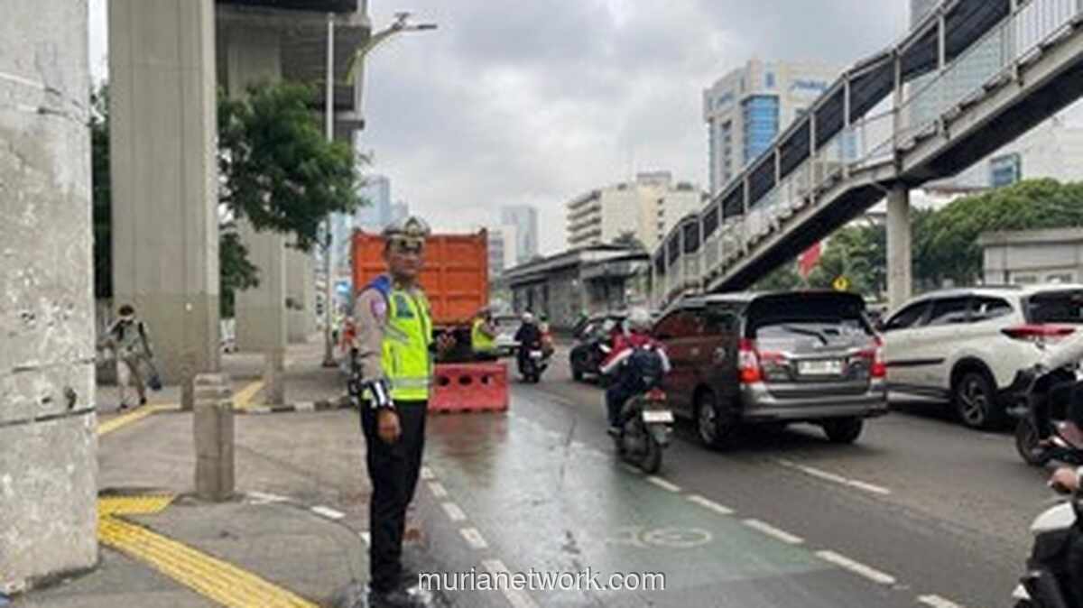 Truk Sampah Mogok, Gatot Subroto Macet Parah Pagi Ini
