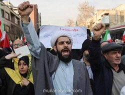 Trump Serukan Dukungan untuk Demonstran Iran, Siapkan Sanksi dan Opsi Militer