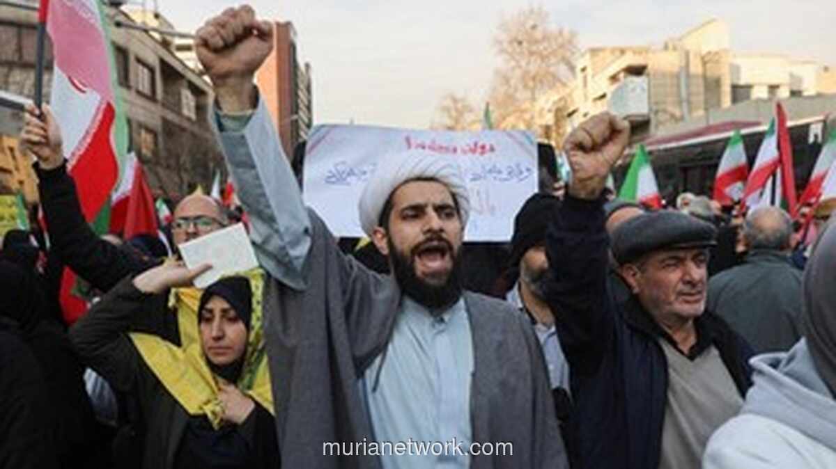 Trump Serukan Dukungan untuk Demonstran Iran, Siapkan Sanksi dan Opsi Militer