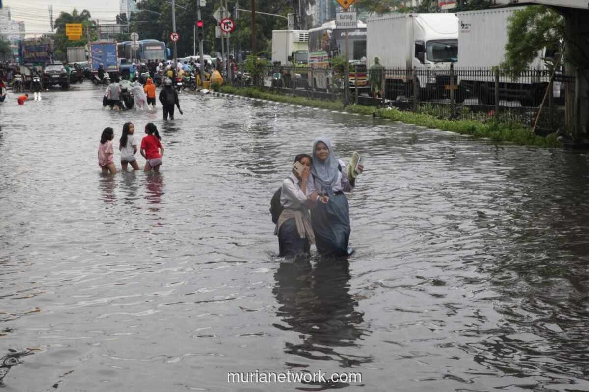Ibu Kota Terendam: 28 Lingkungan dan 6 Ruas Jalan Masih Digenangi Banjir