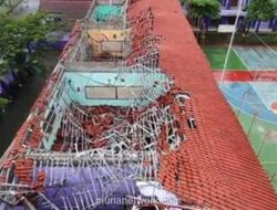 Atap SMA Negeri 2 Gunungputri Ambruk Diterpa Hujan Deras