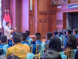 Siswa SMA Taruna Nusantara Serbu Kantor Sekretaris Kabinet untuk Tugas Liburan