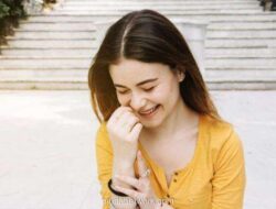 Membaca Sandi Cinta: Tanda-Tanda Halus Wanita yang Tersembunyi