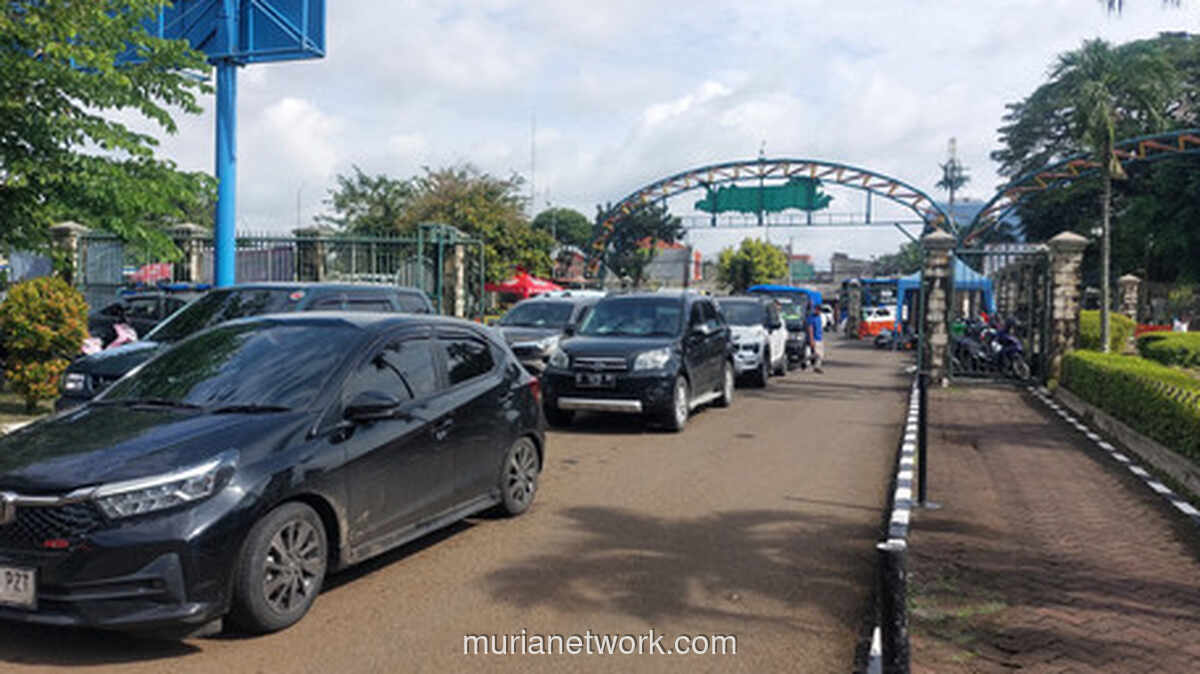 Ragunan Lumpuh, Libur Tahun Baru Picu Antrean Mobil 1,3 Kilometer