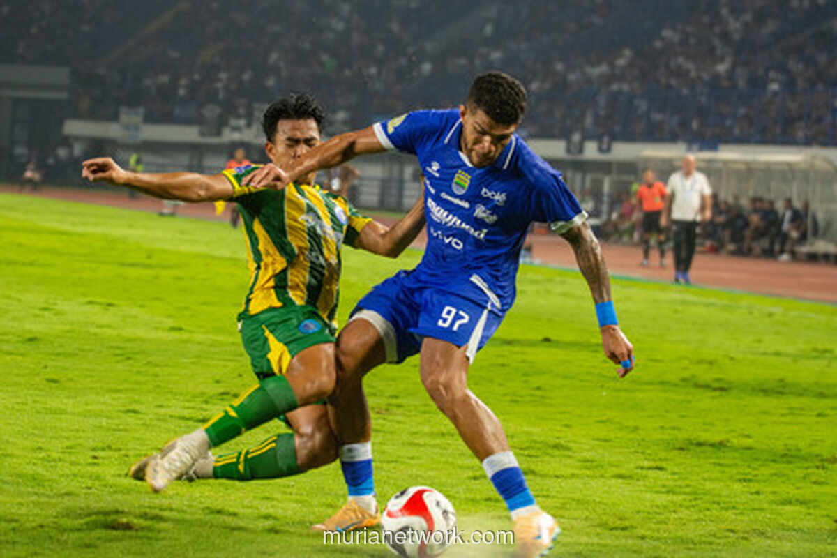 Kurzawa Sambut Sorakan Bobotoh, Persib Kokoh di Puncak Usai Tekuk PSBS Biak