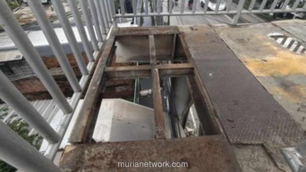 Jembatan Penyeberangan di Daan Mogot Bolong Lagi, Pelat Besi Raib Dicuri