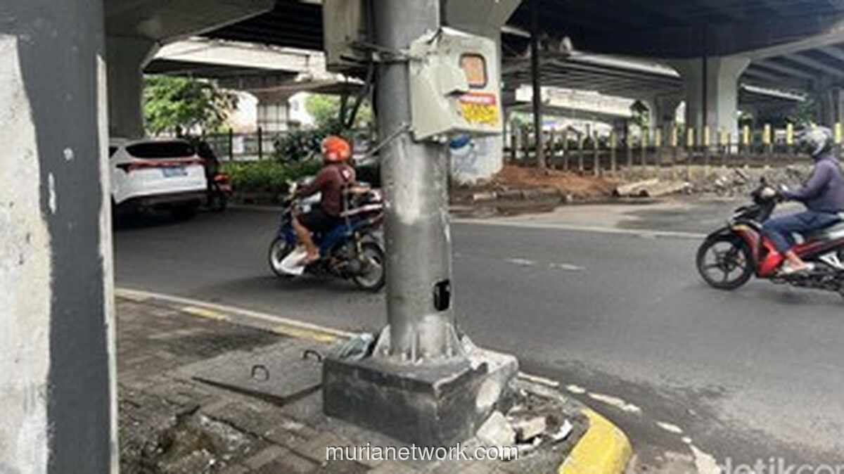 Bus Transjakarta Tabrak Tiang Listrik, Lalu Lintas Jagakarsa Lumpuh Berjam-jam