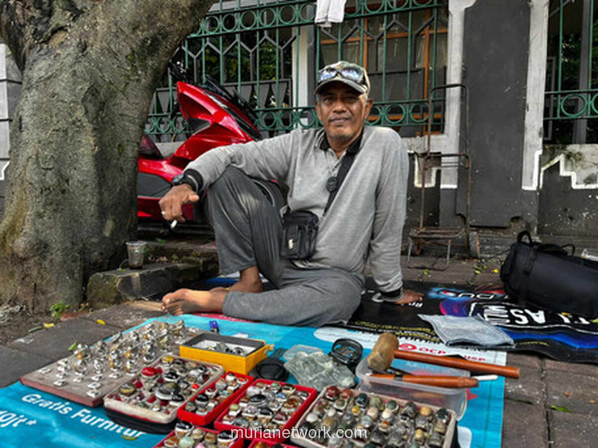 Di Balik Rerimbunan Srengseng, Babeh Icam Bertahan Setia Meski Demam Akik Sudah Redup