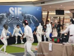 Atlet Muda Anggar Sulawesi Selatan Bertarung di Atrium Mal Ratu Indah