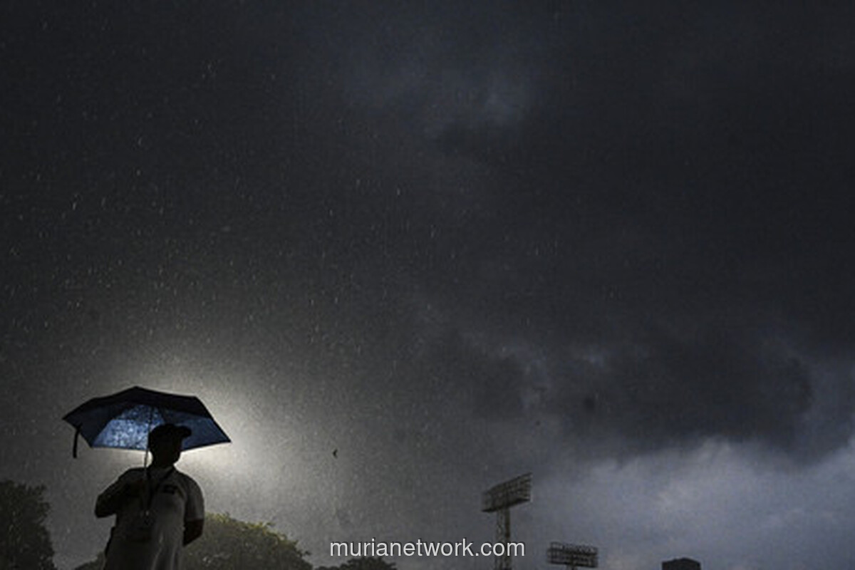 Jakarta Siaga: Hujan Ekstrem Besok, Ini Langkah Nyata Lindungi Keluarga