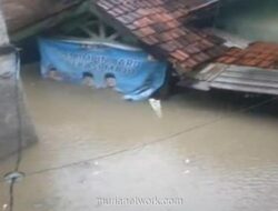 Banjir Setinggi Dua Meter Rendam Sebelas Titik di Bekasi