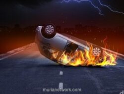 Mobil DFSK Terbakar di JORR, Seluruh Penumpang Selamat