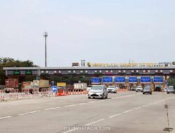 Arus Balik Libur Isra Mikraj Membanjiri Gerbang Tol Cikampek