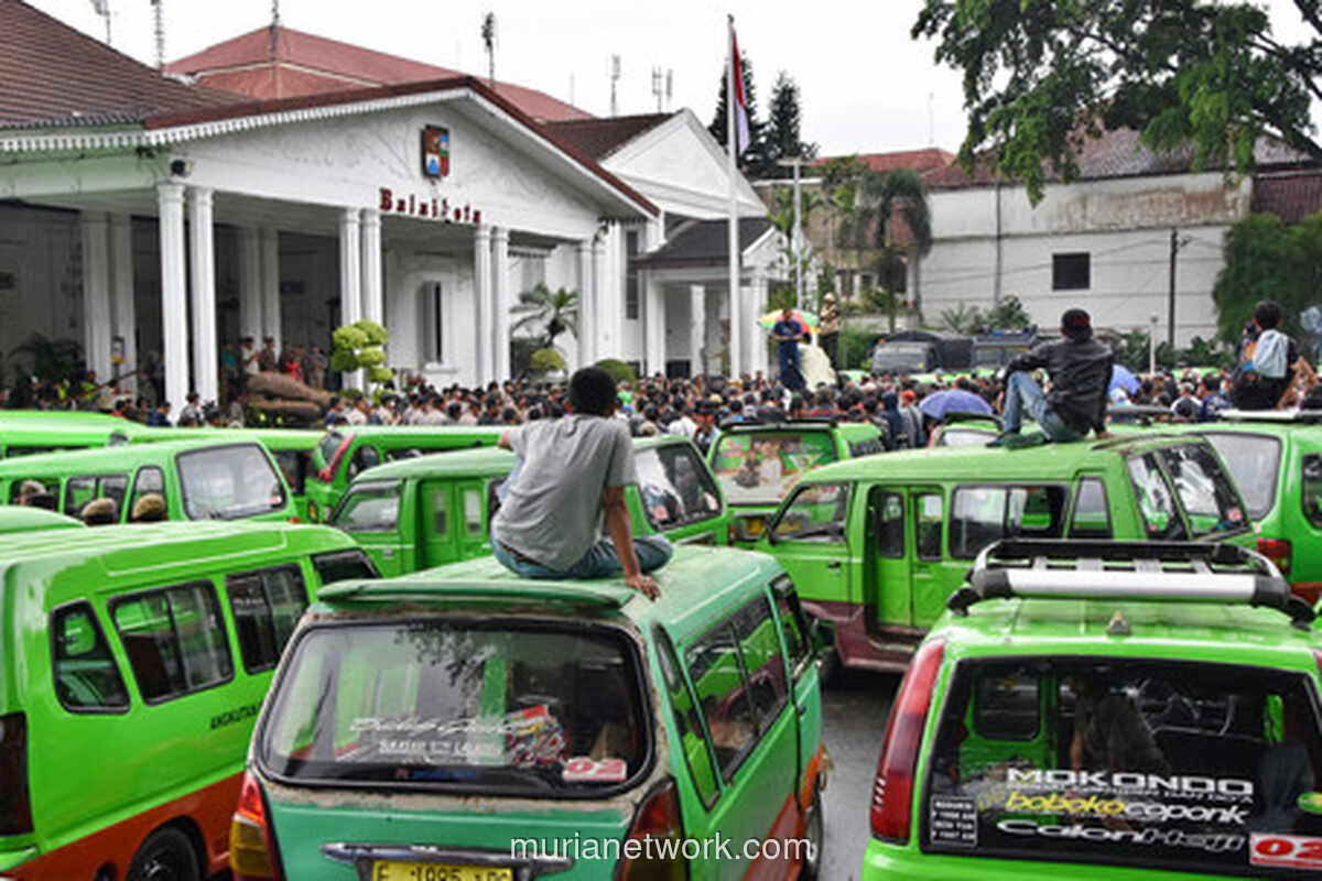 Angkot Tua Bogor Harus Musnah, Wali Kota Tak Beri Kompromi