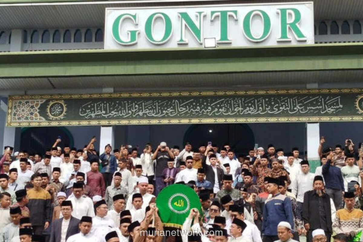 Ribuan Pelayat Berduka, Lepas Kepergian Kiai Amal Fathullah Zarkasyi