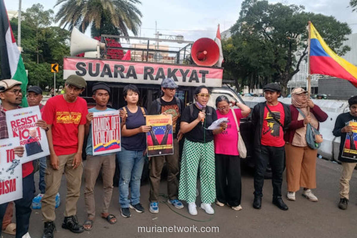 Aksi Solidaritas Venezuela Warnai Depan Kedubes AS di Jakarta