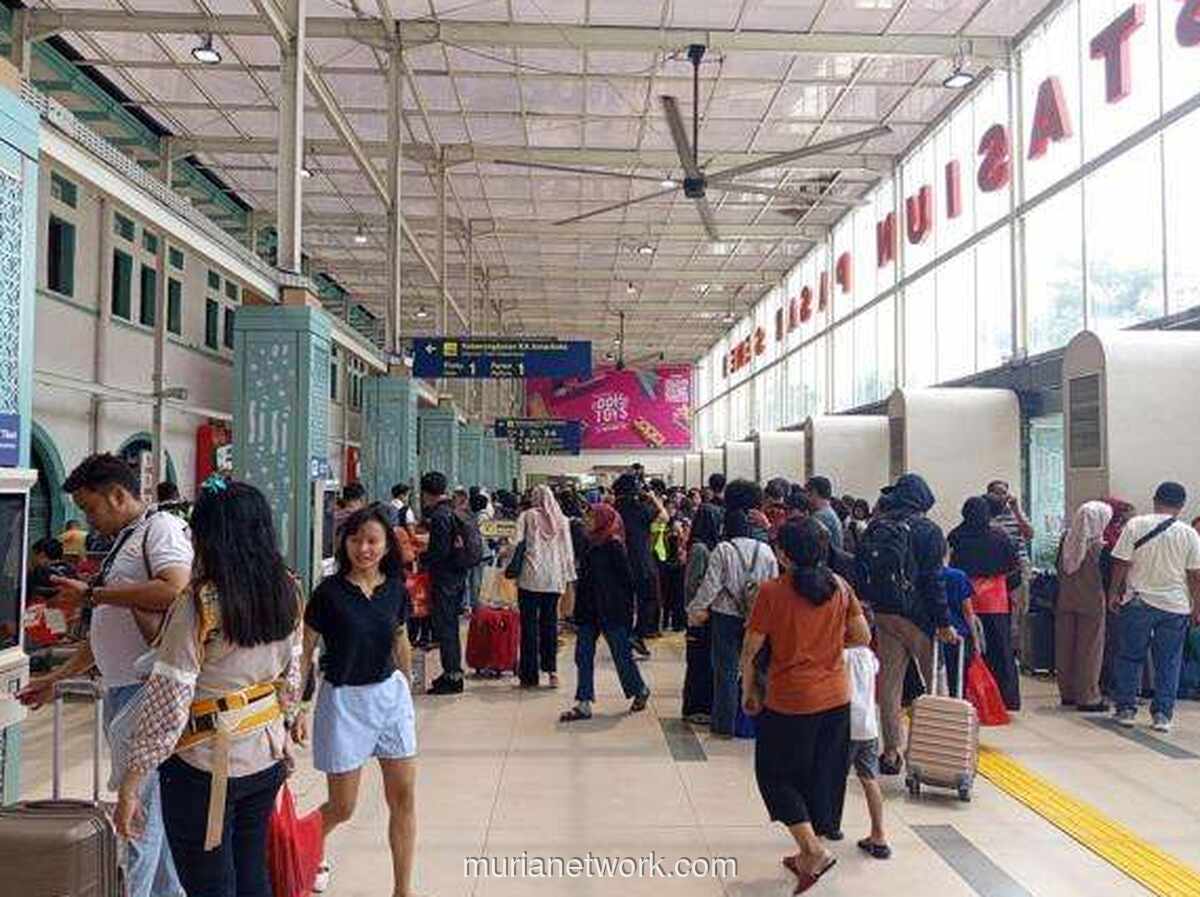 Stasiun Jakarta Tercengang: 53 Ribu Penumpang Serbu Ibu Kota di Puncak Arus Balik