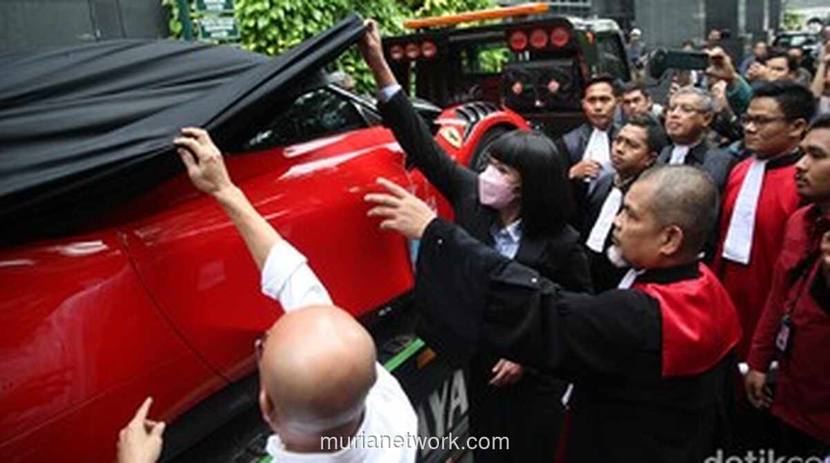 Di Sidang Suap, Mantan Bos Firma Hukum Didapuk Punya 22 Mobil Mewah