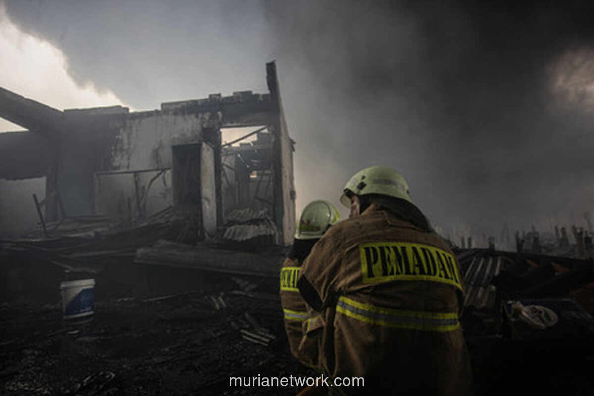 Si Jago Merah Melalap Rumah di Tanjung Duren, 13 Unit Damkar Dikerahkan