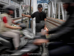 Kisah Jafar, Penjaga Perlintasan Tanpa Palang yang Hidup dari Sumbangan Pengendara