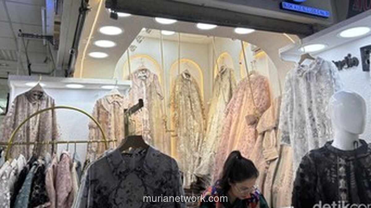 Gamis Rompi Lepas Sudah Ramaikan Tanah Abang, Meski Lebaran Masih Dua Bulan Lagi