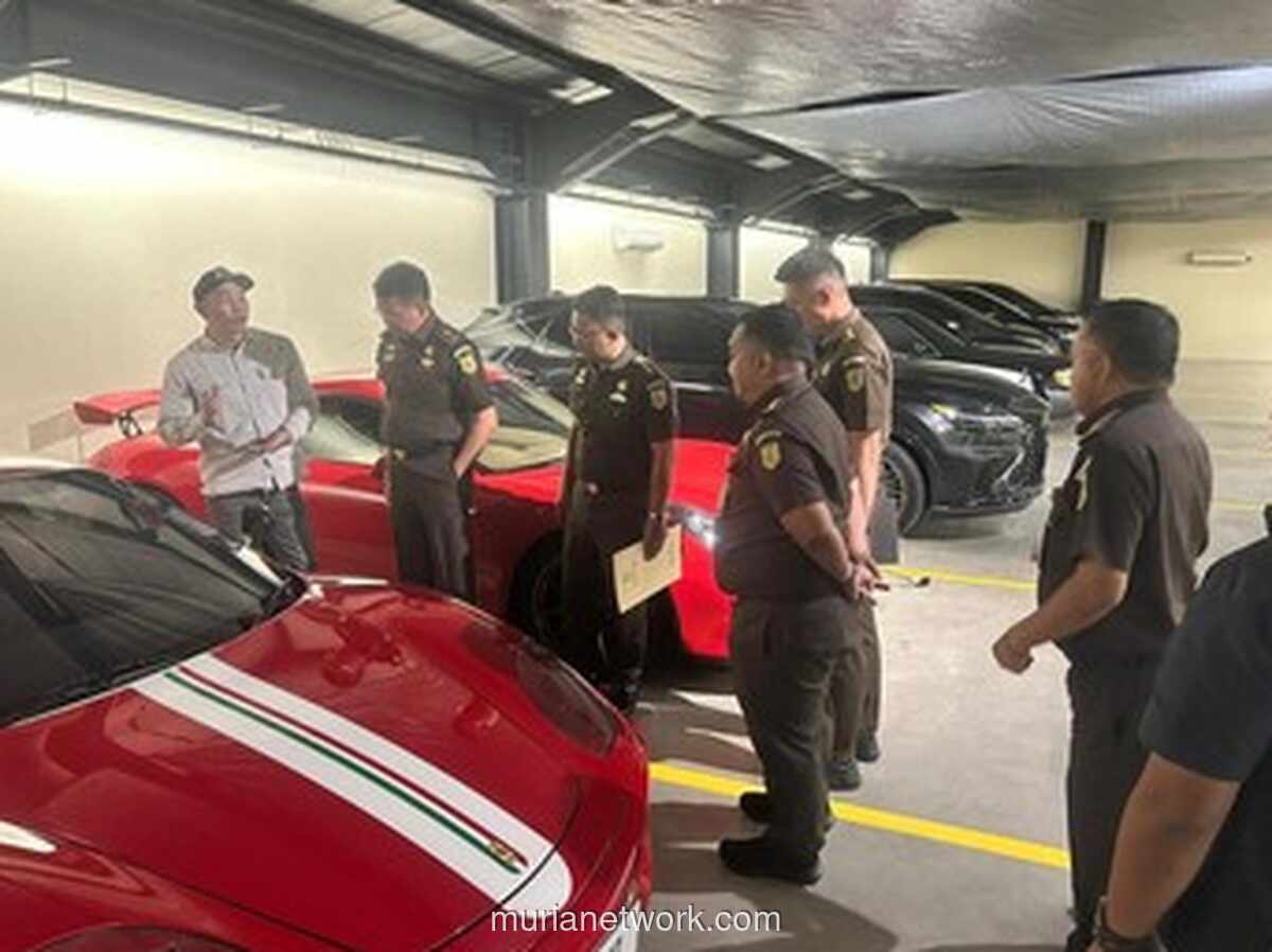 Deretan Mobil Mewah Hasil Rampasan Korupsi Siap Dilelang Kejagung