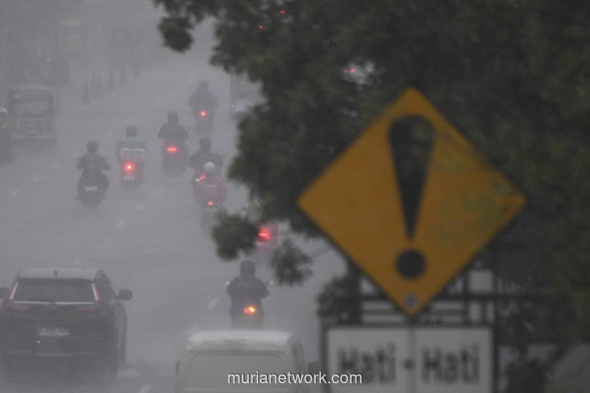 Jakarta Diguyur Hujan Sepanjang Hari, Waspada Petir Mengancam