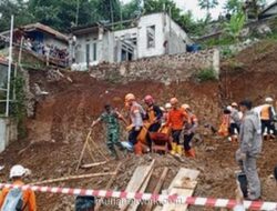 Tanah Longsor di Sumedang Tewaskan Empat Pekerja Proyek Lapangan Bola