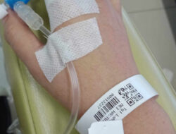 Di Balik Jarum Infus: Kisah Tiga Perempuan Menemukan Makna Hidup Melawan Kanker Payudara