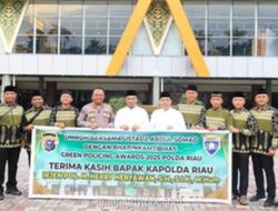 Dedikasi Jaga Lingkungan, Sepuluh Bhabinkamtibmas Riau Dianugerahi Umroh