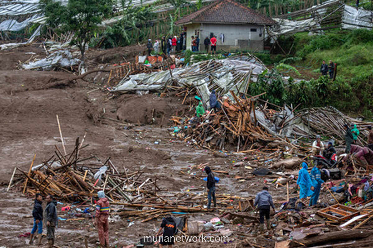Tanah Longsor Tewaskan 10 Jiwa, 82 Warga Pasirlangu Masih Hilang
