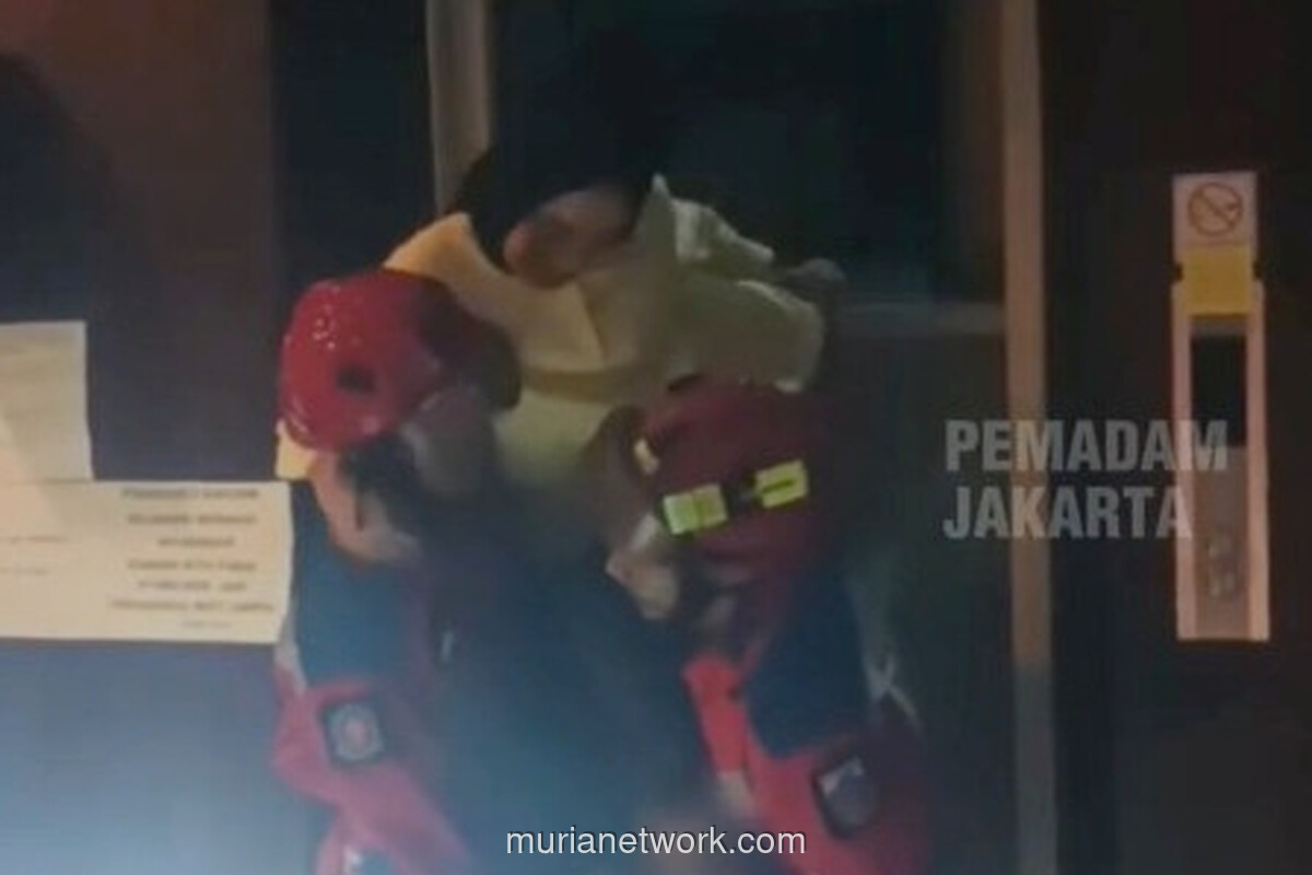 Tiga Penghuni Terjebak Lift Macet di Apartemen Kuningan, Tim Damkar Turun Tangan