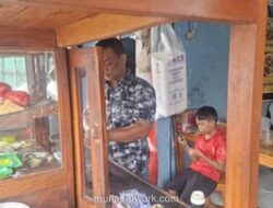 Banjir Menggenang, Omzet Bakso Keliling di Rawa Buaya Malah Melonjak